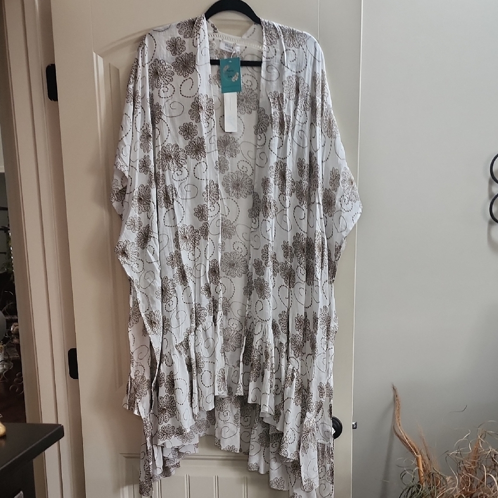 Bluivy Beige Leaf Print Top